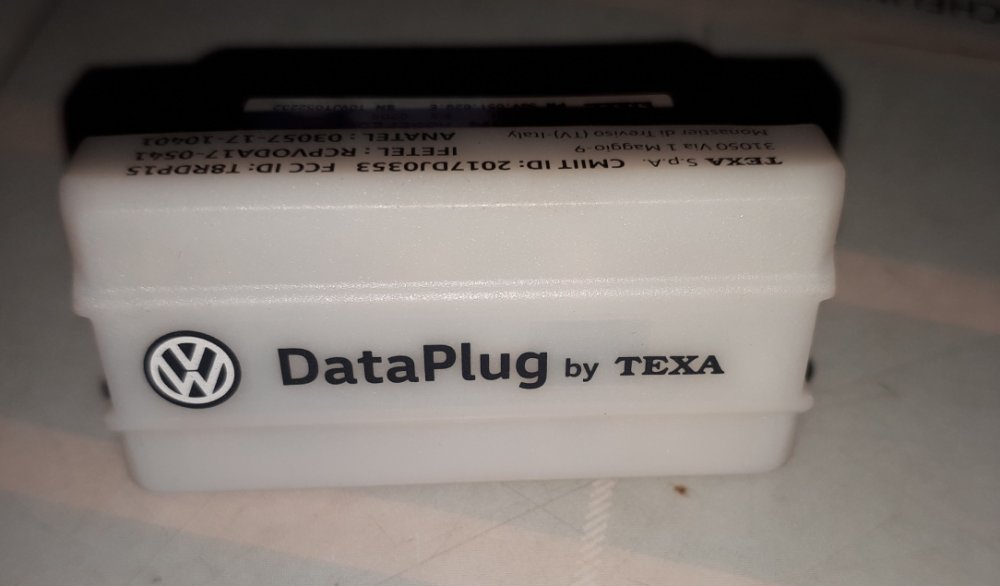 vw_dataplug.jpg